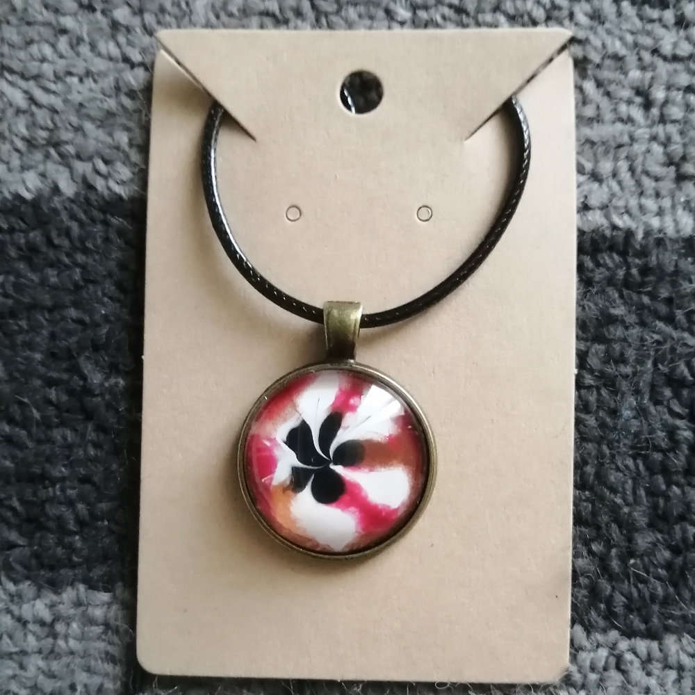 🌼Flower Acrylic Pour Necklace ✨